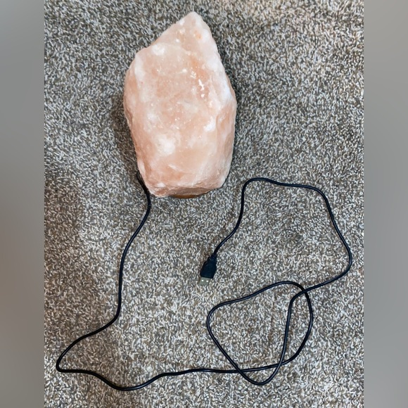 Himalayan Salt Rock Lamp - Changes Colors! See video! - Picture 4 of 8